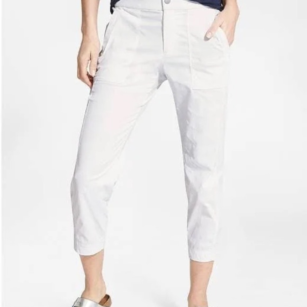 Athleta Trekkie lightweight White crops. NWT Size 8